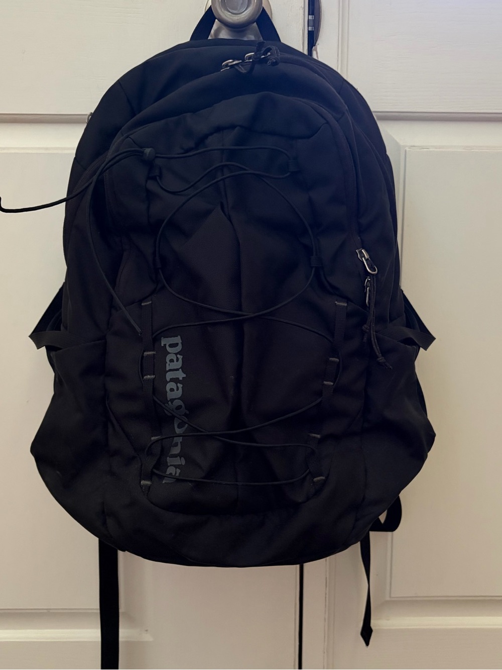 Patagonia Women’s Chacabuco Pack 28 bungee front Black backpack hiking travel